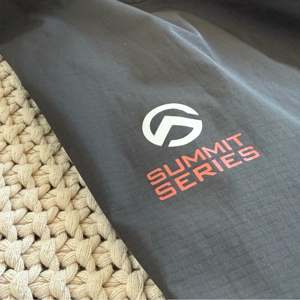 The North Face Summit Series GORE-TEX Rain Jacket | Women’s Small | Waterproof - Picture 9 of 9